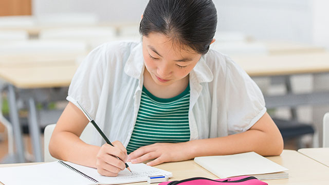 【中学3年生の夏休み】受験生の勉強時間はどれくらい？目安と効率アップ法